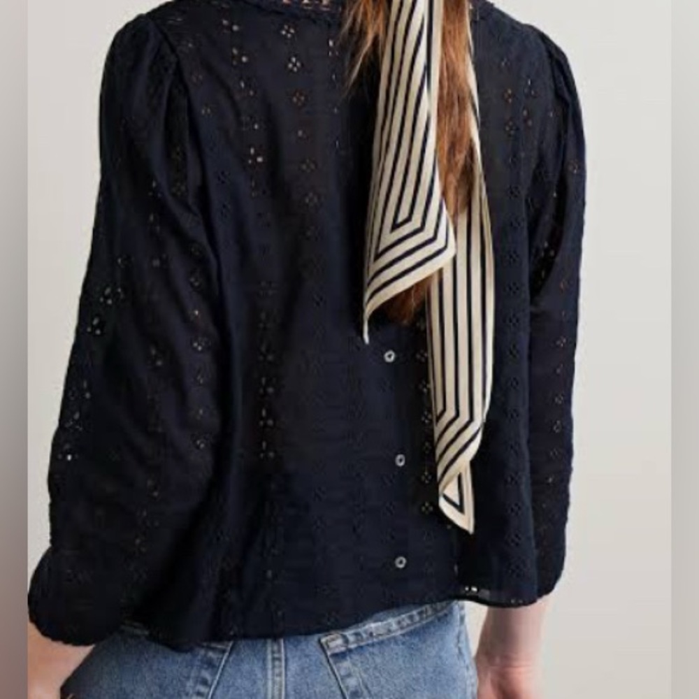 Doen Essie Lace Blouse in Deep Navy - Picture 3 of 10